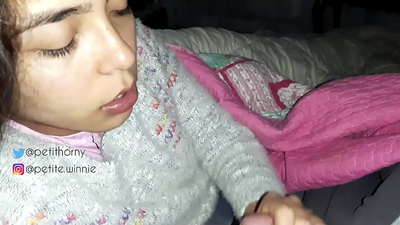 我吞下了我丈夫積累的所有牛奶 - 用精液露出舌頭